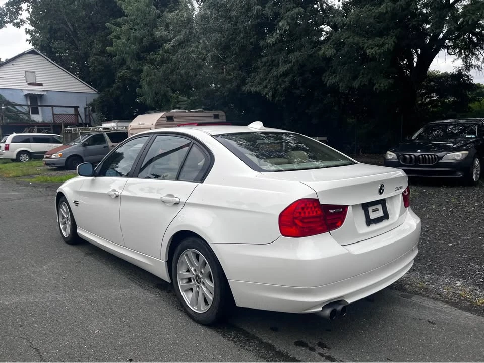 2009 BMW E90 3 Series Sedan - Image 5 of 9