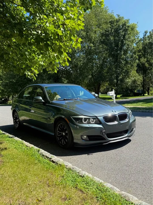 2009 BMW E90 3 Series Sedan - Image 2 of 13