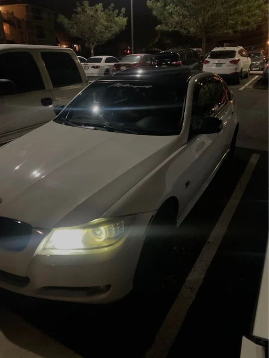 2009 BMW E90 3 Series Sedan - Image 2 of 3