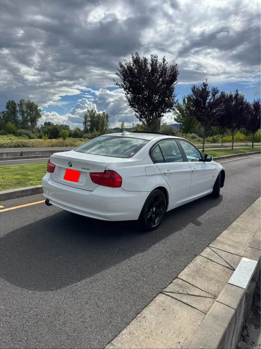 2009 BMW E90 3 Series Sedan - Image 5 of 9