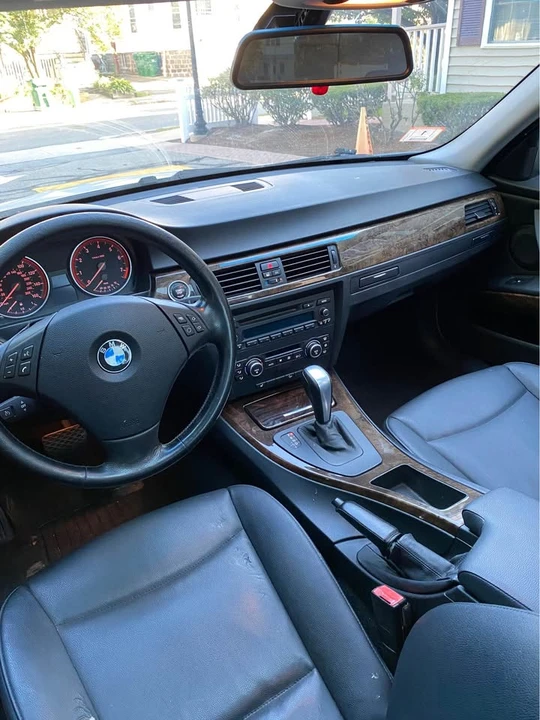 2009 BMW E90 3 Series Sedan - Image 11 of 12