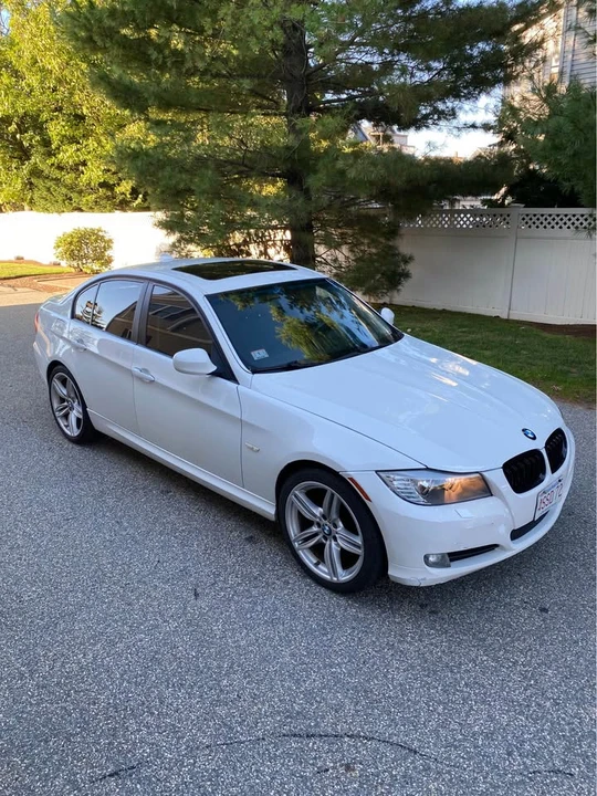 2009 BMW E90 3 Series Sedan - Image 2 of 12