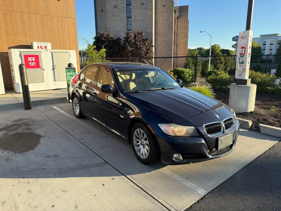 2009 BMW E90 3 Series Sedan - Image 2 of 5