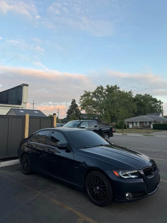 2009 BMW E90 3 Series Sedan - Image 3 of 4