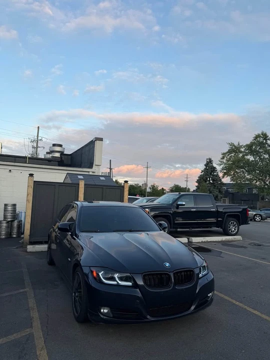2009 BMW E90 3 Series Sedan - Image 2 of 4