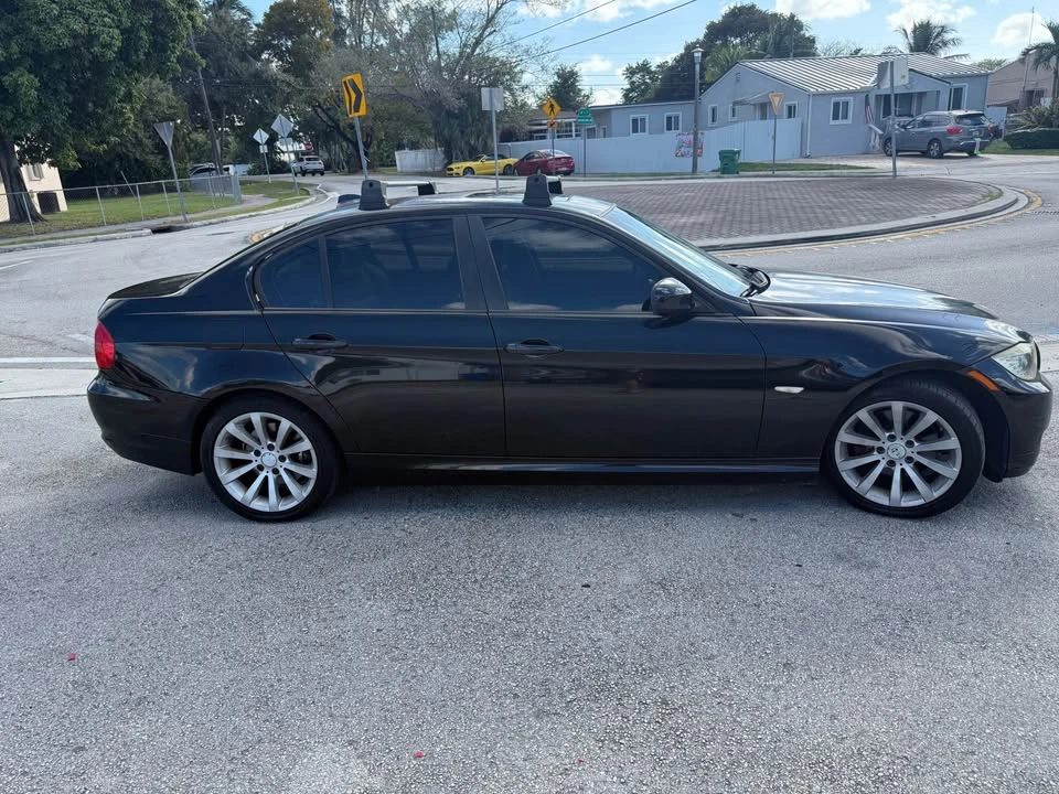 2009 BMW E90 3 Series Sedan - Image 2 of 5