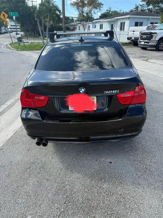 2009 BMW E90 3 Series Sedan - Image 4 of 5