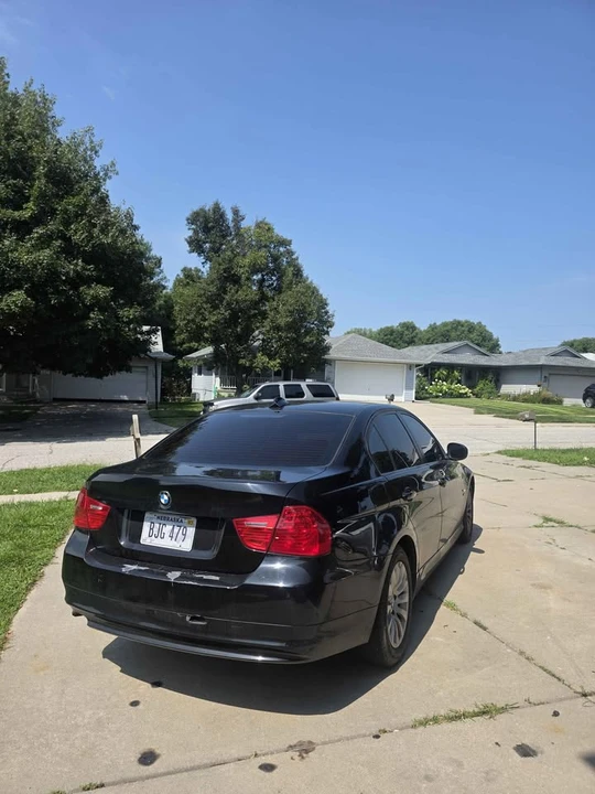 2009 BMW E90 3 Series Sedan - Image 3 of 4