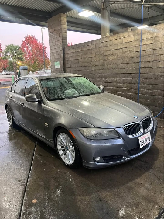2009 BMW E90 3 Series Sedan - Image 2 of 9