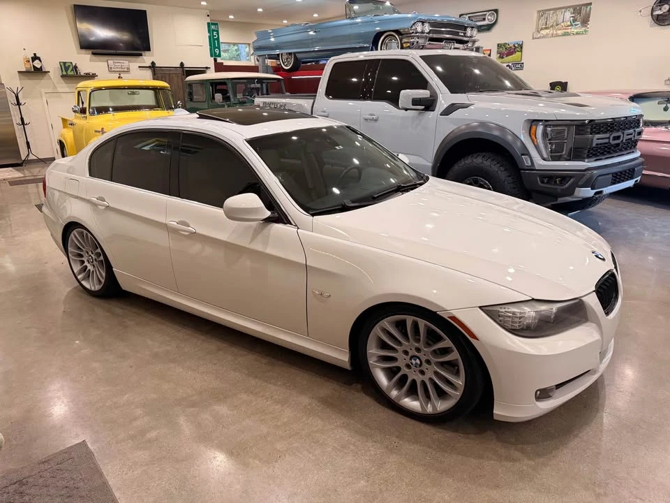 2009 BMW E90 3 Series Sedan - Image 2 of 13