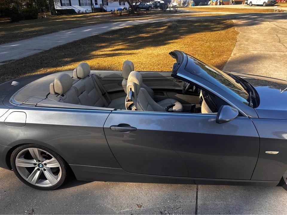 2009 BMW E93 335i Convertible - Image 2 of 3