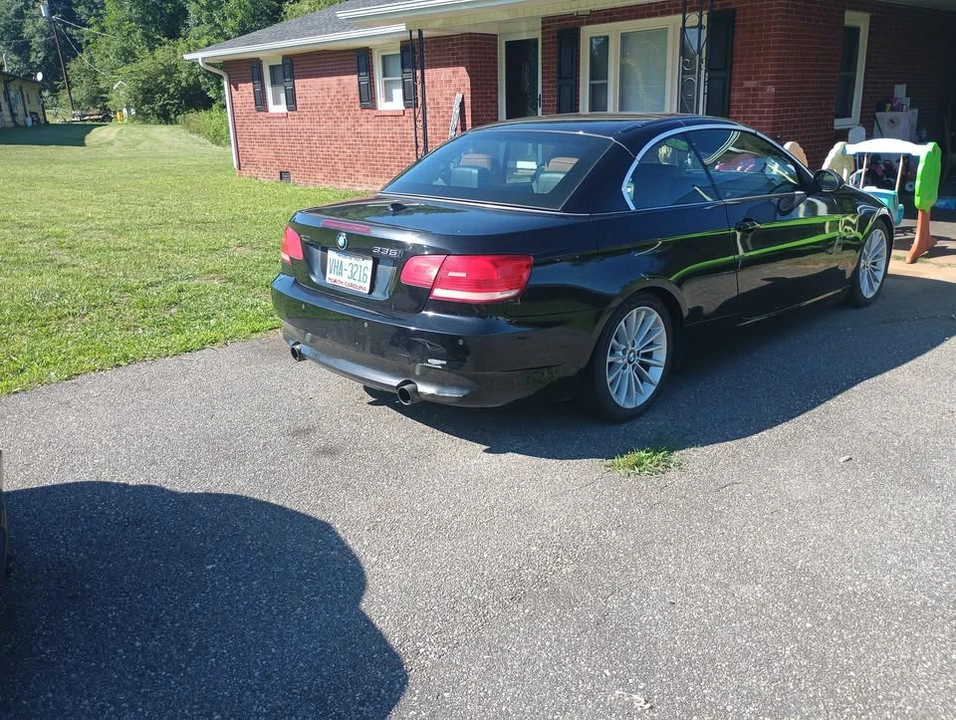 2009 BMW E93 335i Convertible - Image 3 of 4