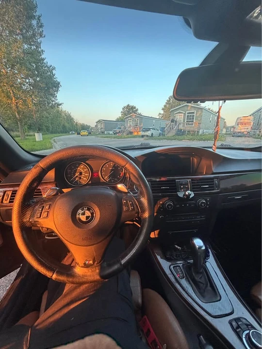 2009 BMW E93 335i Convertible - Image 2 of 6