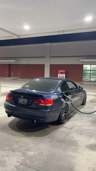 2009 BMW E93 335i Convertible - Image 11 of 14