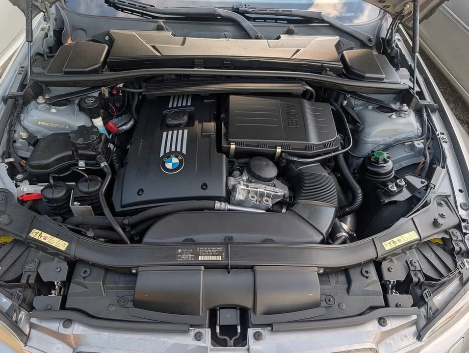 2009 BMW E93 335i Convertible - Image 11 of 12