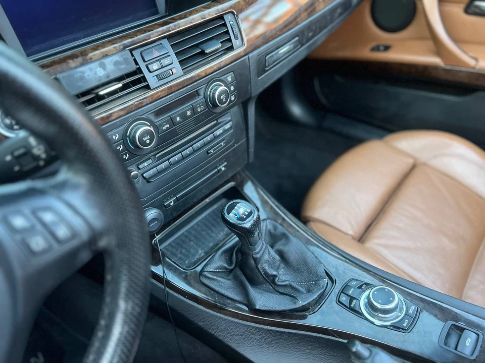 2009 BMW E93 335i Convertible - Image 5 of 11