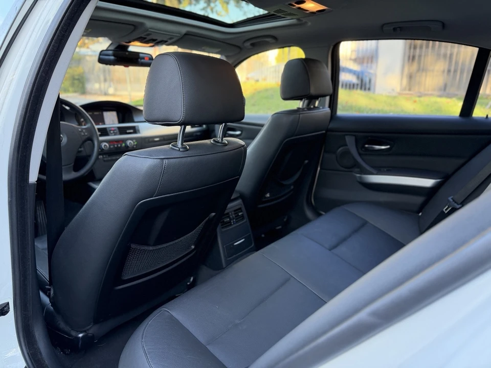 2009 BMW E90 3 Series Sedan - Image 14 of 20