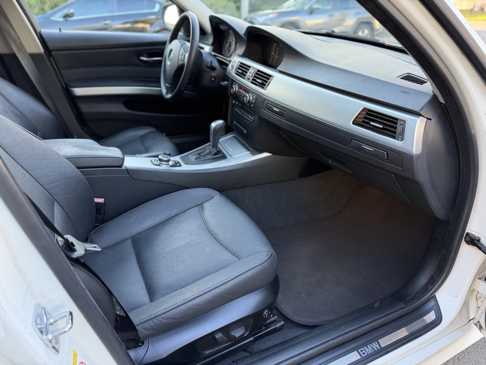 2009 BMW E90 3 Series Sedan - Image 17 of 20