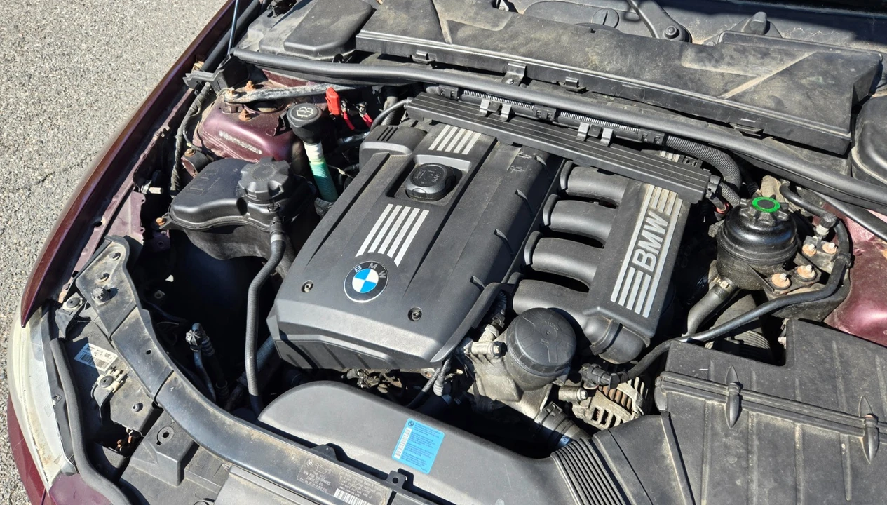 2009 BMW E90 3 Series Sedan - Image 19 of 20