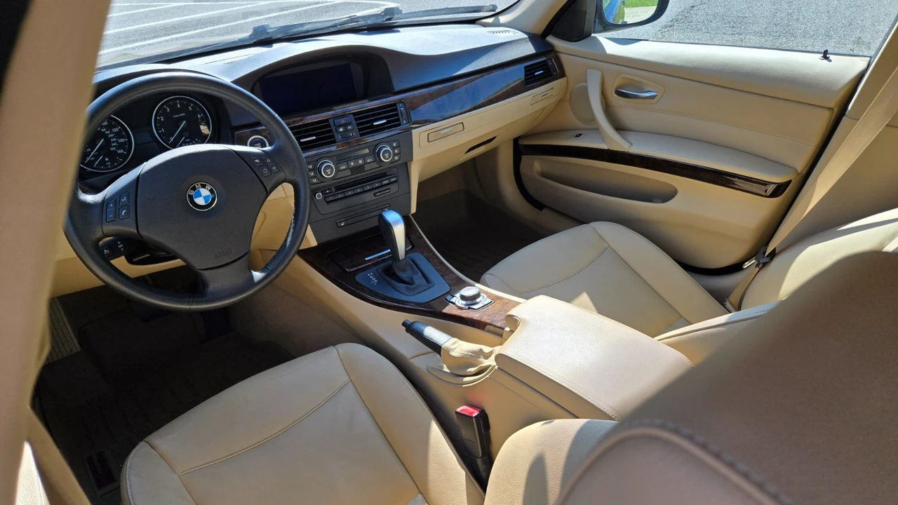 2009 BMW E90 3 Series Sedan - Image 13 of 20