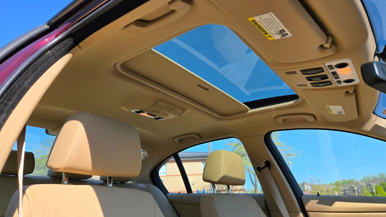 2009 BMW E90 3 Series Sedan - Image 17 of 20