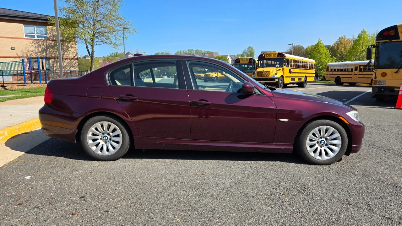 2009 BMW E90 3 Series Sedan - Image 4 of 20