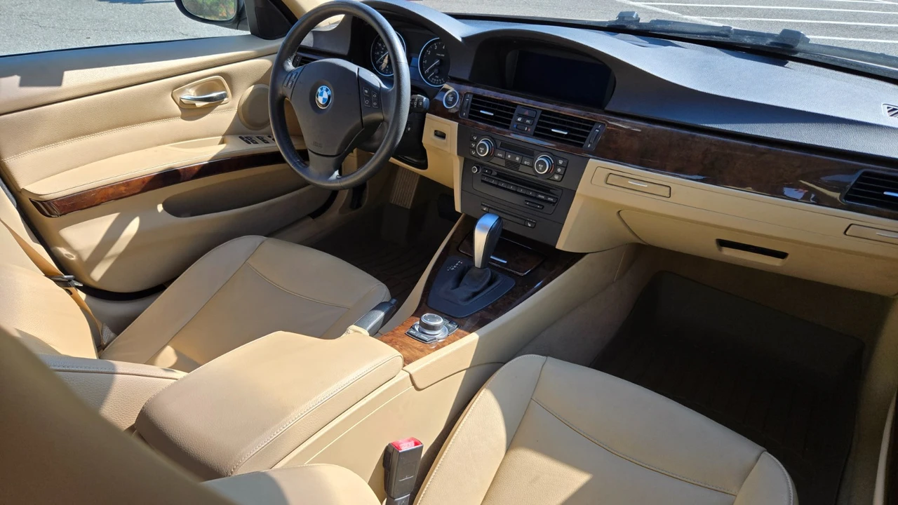 2009 BMW E90 3 Series Sedan - Image 9 of 20