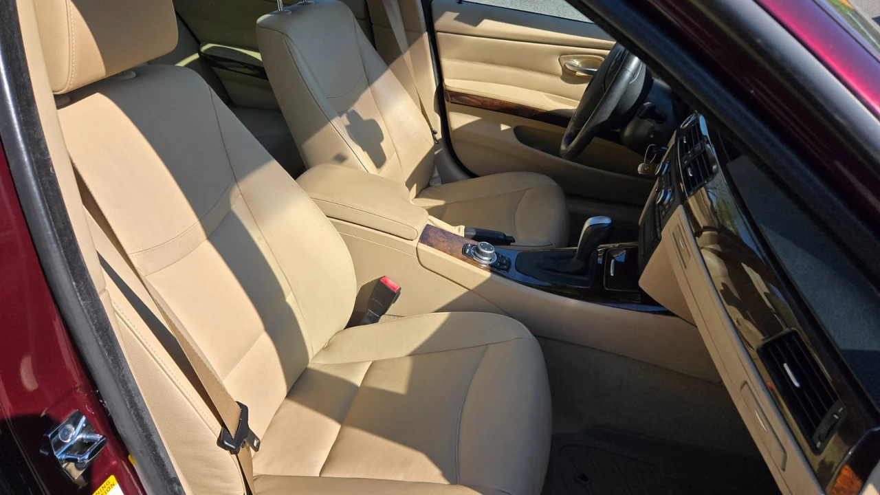 2009 BMW E90 3 Series Sedan - Image 10 of 20