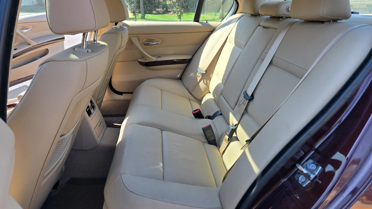 2009 BMW E90 3 Series Sedan - Image 16 of 20
