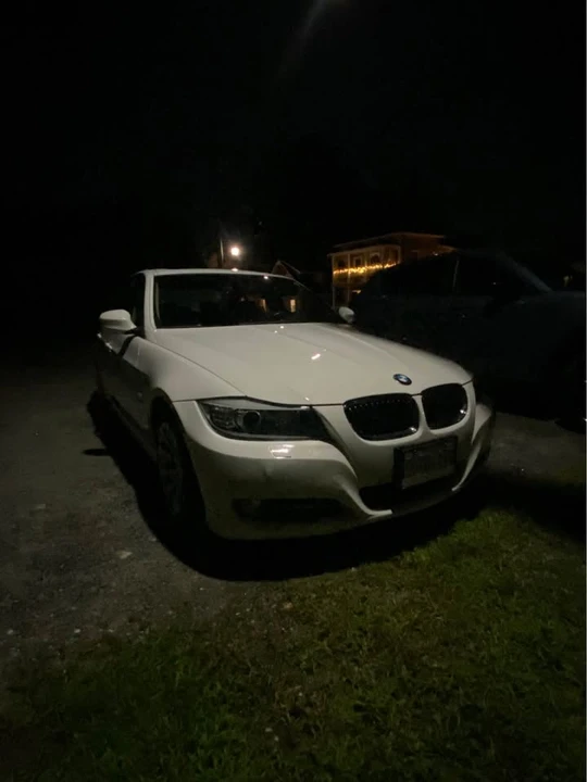 2009 BMW E90 3 Series Sedan - Image 5 of 5