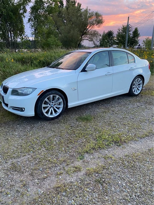 2009 BMW E90 3 Series Sedan - Image 3 of 5