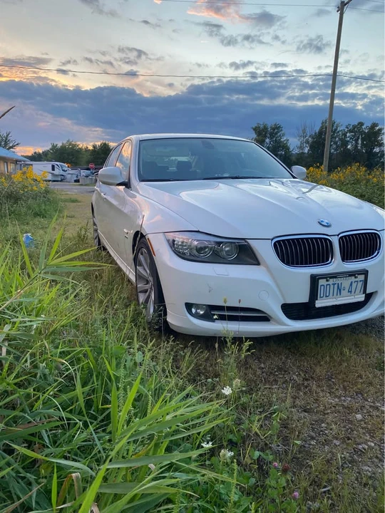 2009 BMW E90 3 Series Sedan - Image 2 of 5