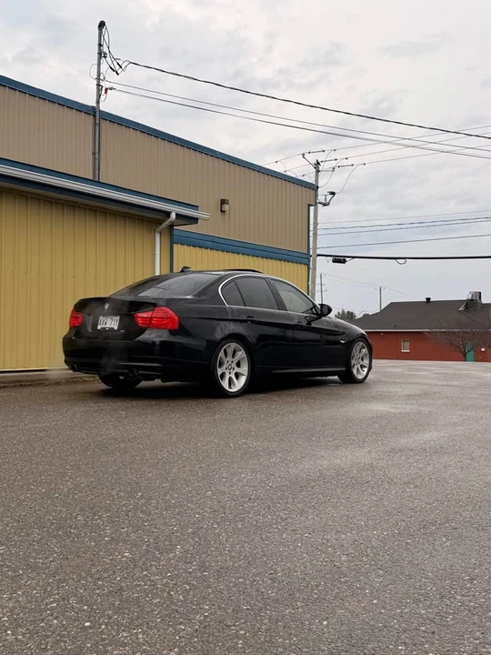 2009 BMW E90 3 Series Sedan - Image 3 of 6