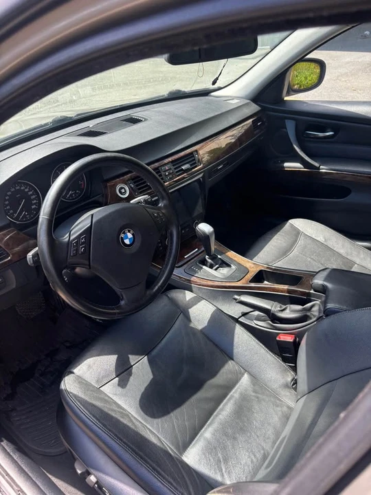 2009 BMW E90 3 Series Sedan - Image 3 of 3