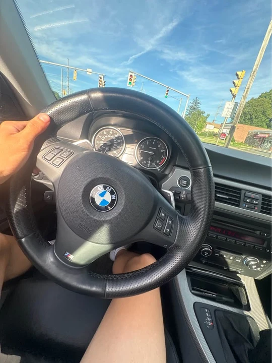 2009 BMW E90 3 Series Sedan - Image 3 of 4