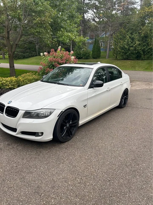 2009 BMW E90 3 Series Sedan - Image 2 of 7