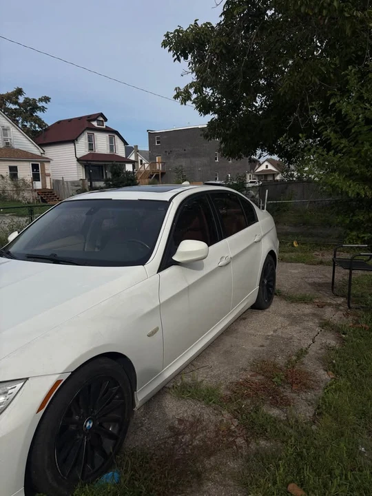 2009 BMW E90 3 Series Sedan - Image 2 of 7