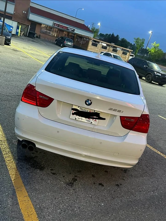 2009 BMW E90 3 Series Sedan - Image 2 of 5