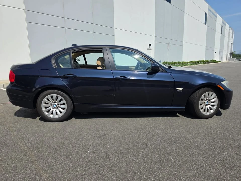 2009 BMW E90 3 Series Sedan - Image 2 of 15
