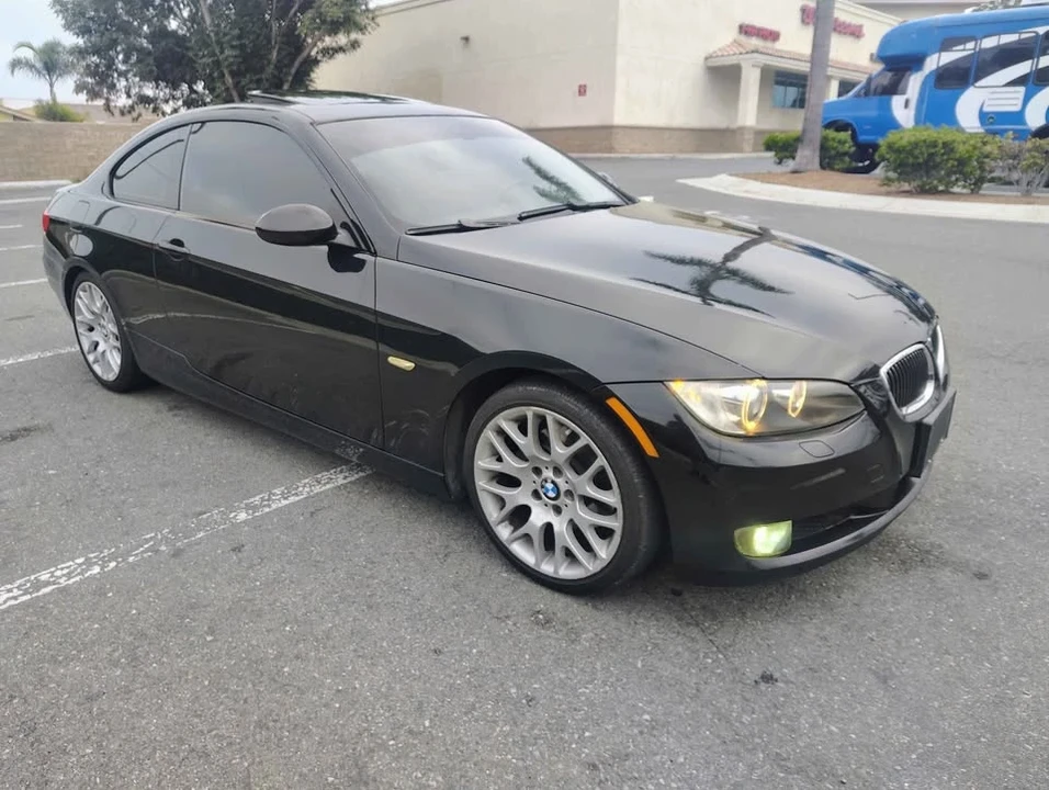 2009 BMW E90 3 Series Sedan - Image 2 of 7