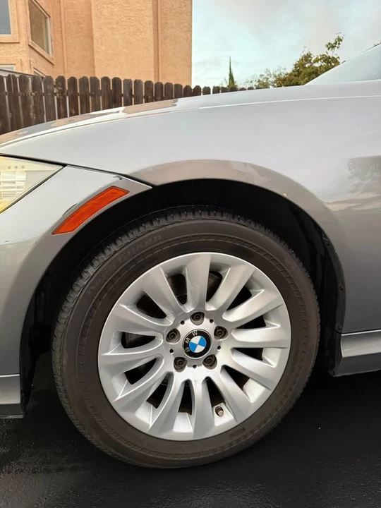2009 BMW E90 3 Series Sedan - Image 6 of 17