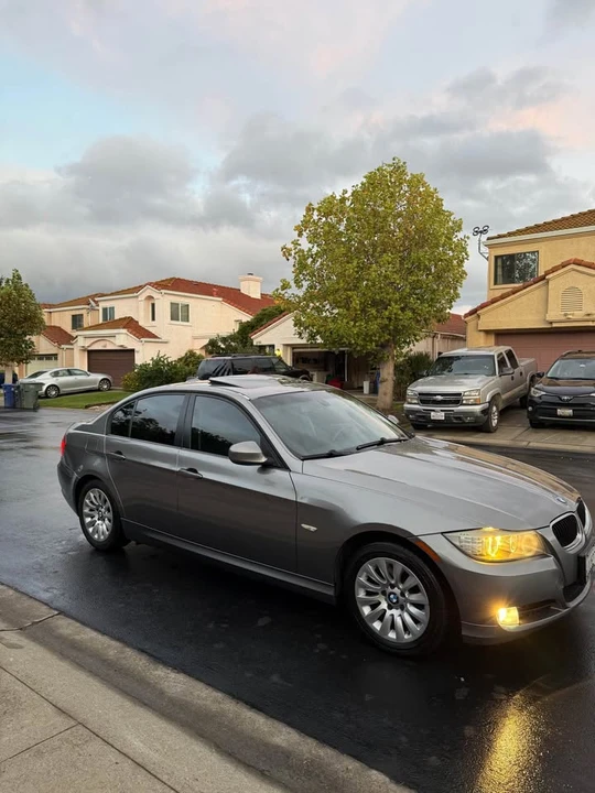 2009 BMW E90 3 Series Sedan - Image 5 of 17