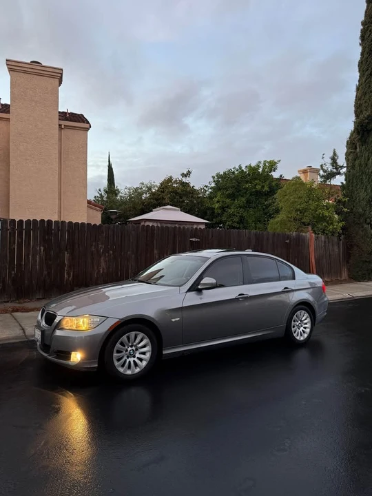 2009 BMW E90 3 Series Sedan - Image 2 of 17
