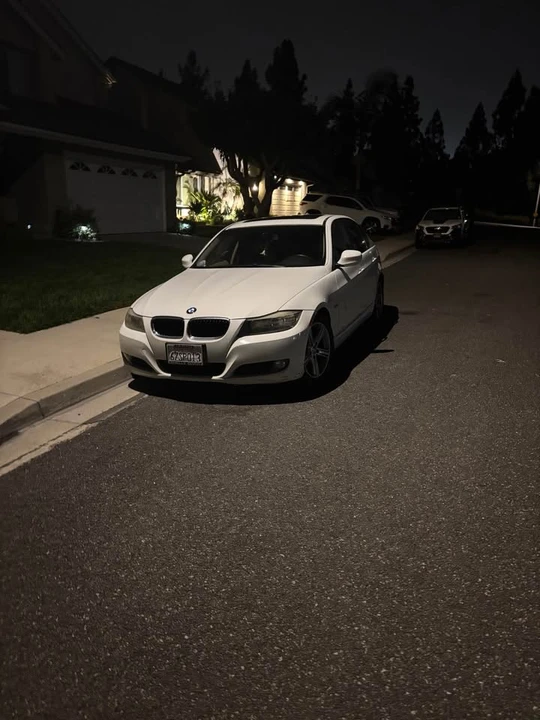 2009 BMW E90 3 Series Sedan - Image 2 of 6