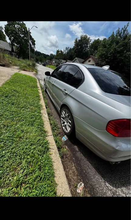 2009 BMW E90 3 Series Sedan - Image 2 of 5