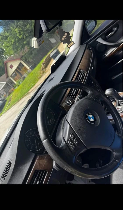2009 BMW E90 3 Series Sedan - Image 4 of 5