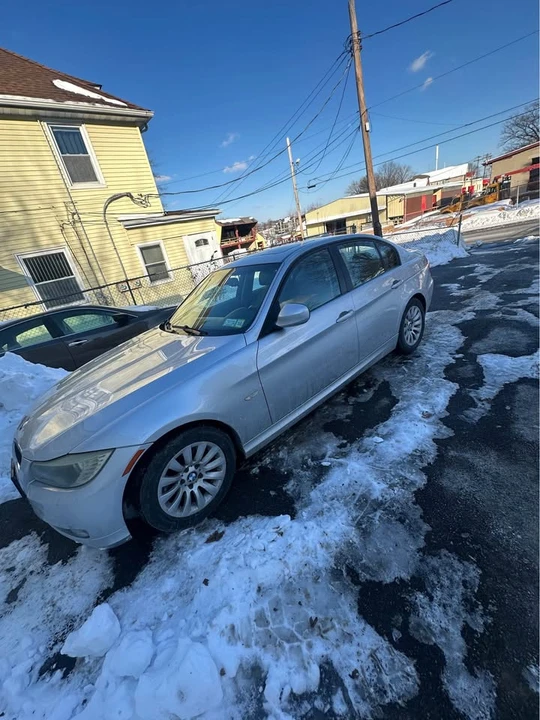 2009 BMW E90 3 Series Sedan - Image 2 of 6