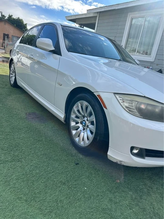 2009 BMW E90 3 Series Sedan - Image 2 of 7