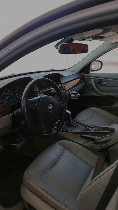 2009 BMW E90 3 Series Sedan - Image 2 of 4