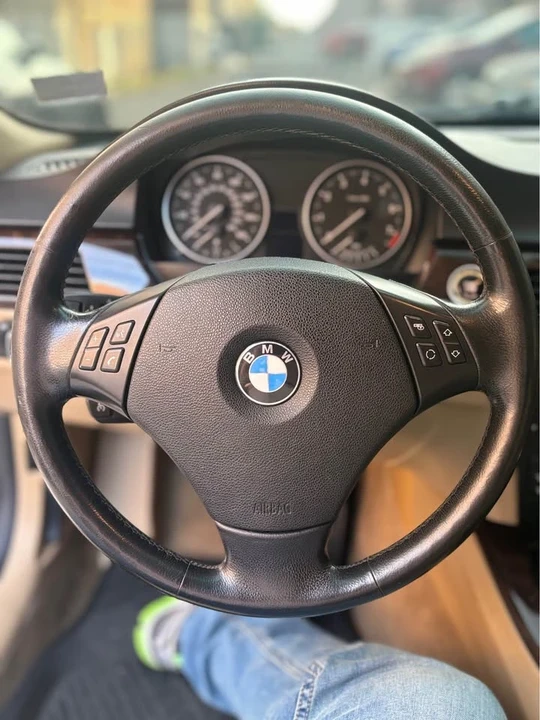 2009 BMW E90 3 Series Sedan - Image 12 of 15
